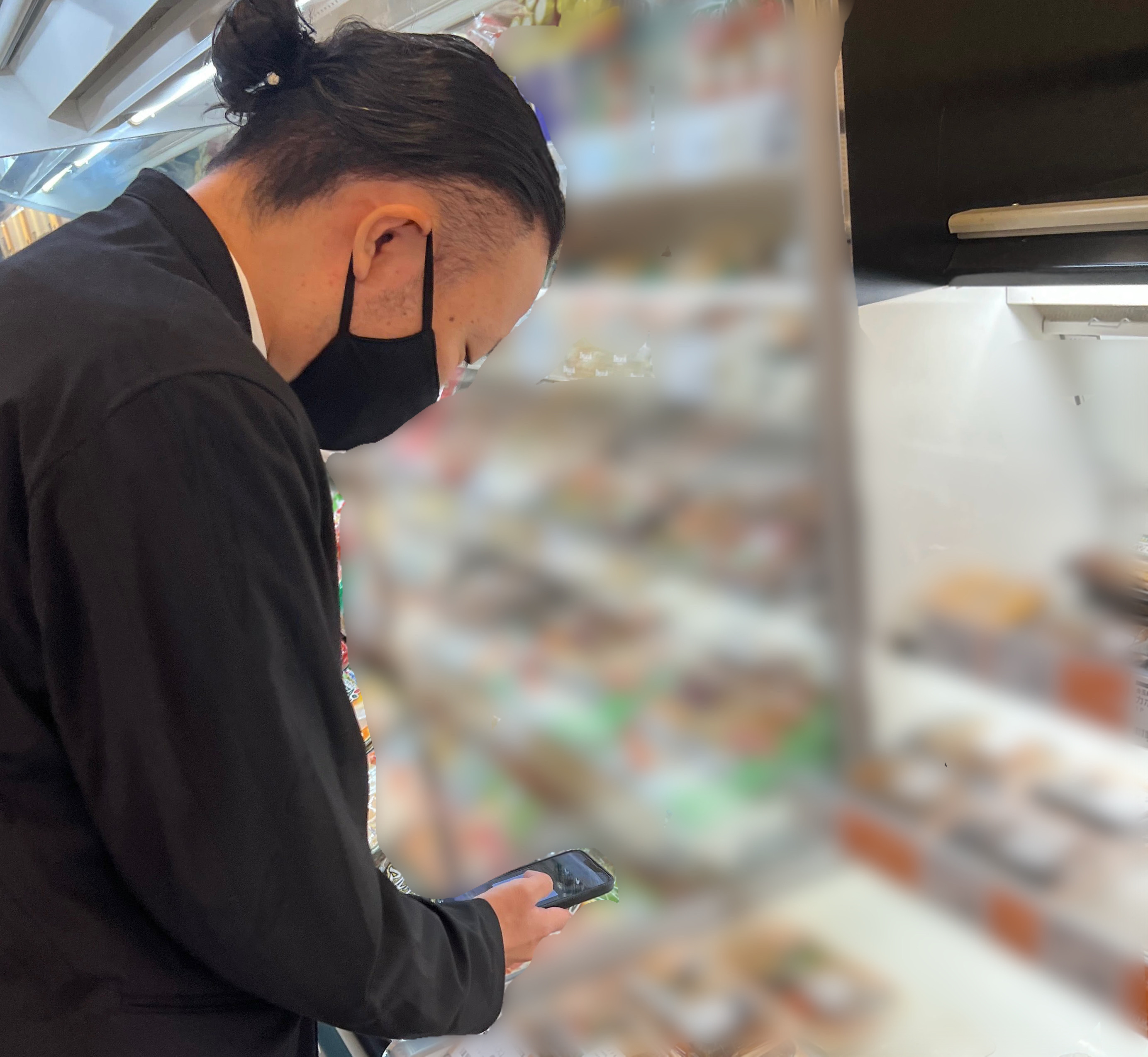 スーパーの現場でピック作業をする僕