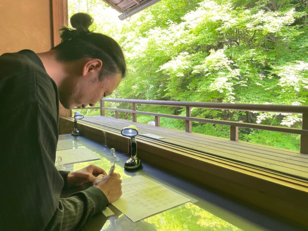 瑠璃光院で写経